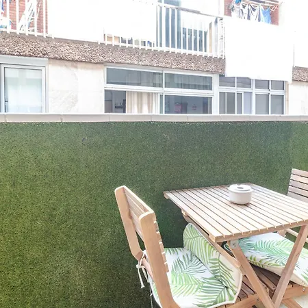 Flatguest - Flat With Art