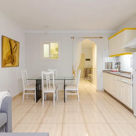 Flatguest - Flat With Art Apartment *