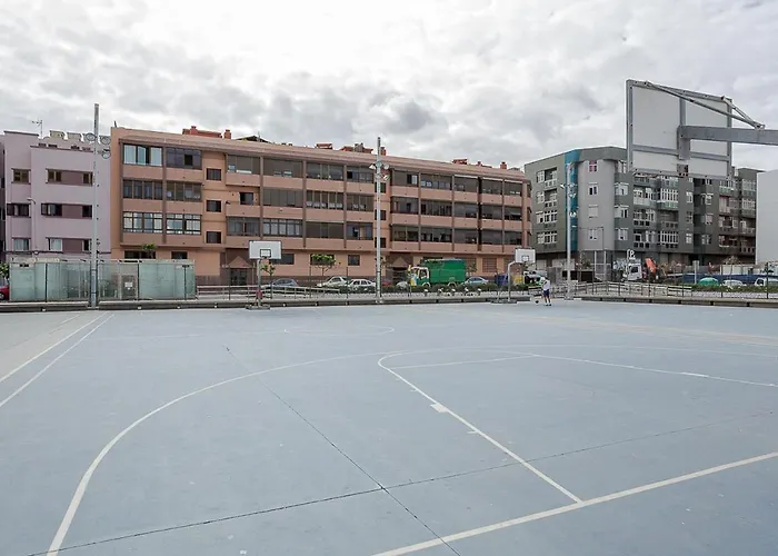 Flatguest - Flat With Art