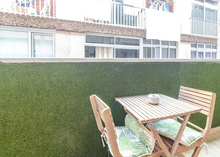 Flatguest - Flat With Art