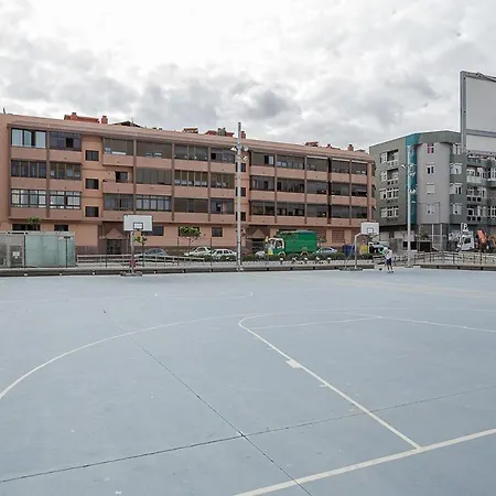 Flatguest - Flat With Art