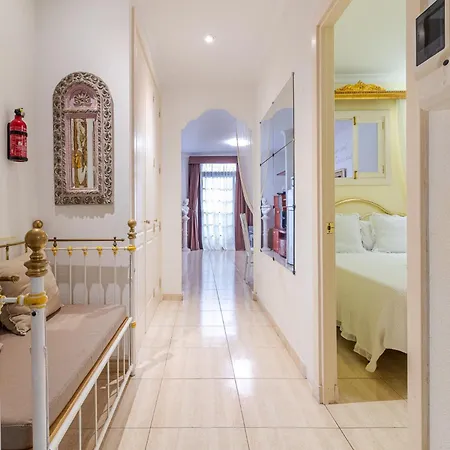 Flatguest - Flat With Art شقة