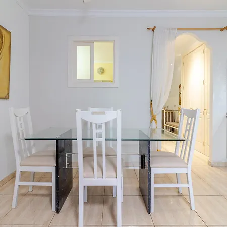 Flatguest - Flat With Art Apartment